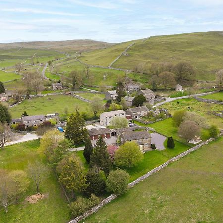 Central Malham Wellbeing Escape With Hot Tub Sleeps 8 ภายนอก รูปภาพ