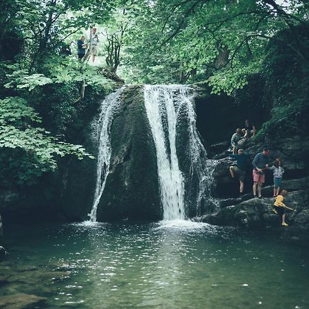 Central Malham Wellbeing Escape With Hot Tub Sleeps 8 ภายนอก รูปภาพ