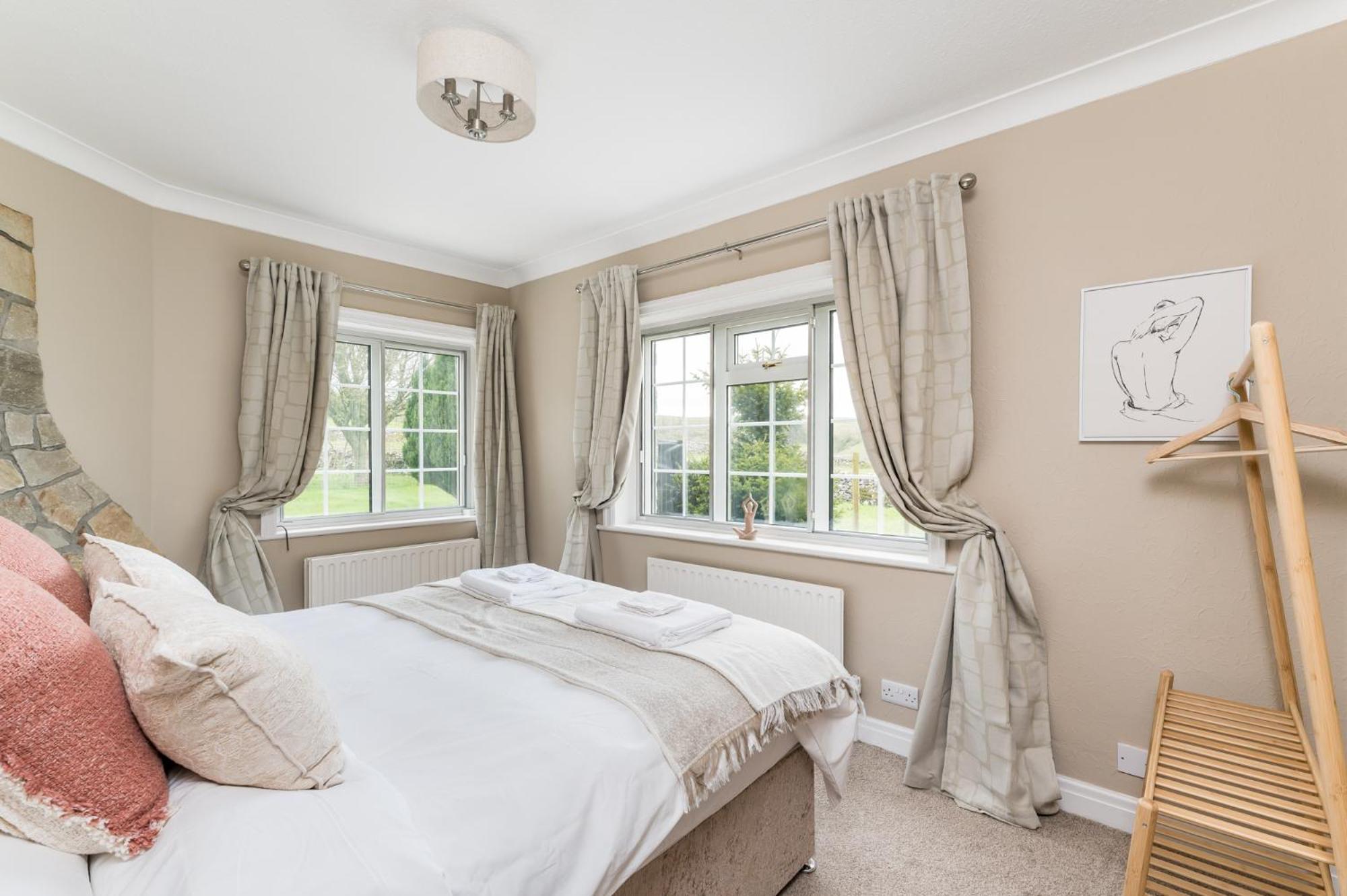 Central Malham Wellbeing Escape With Hot Tub Sleeps 8 ภายนอก รูปภาพ