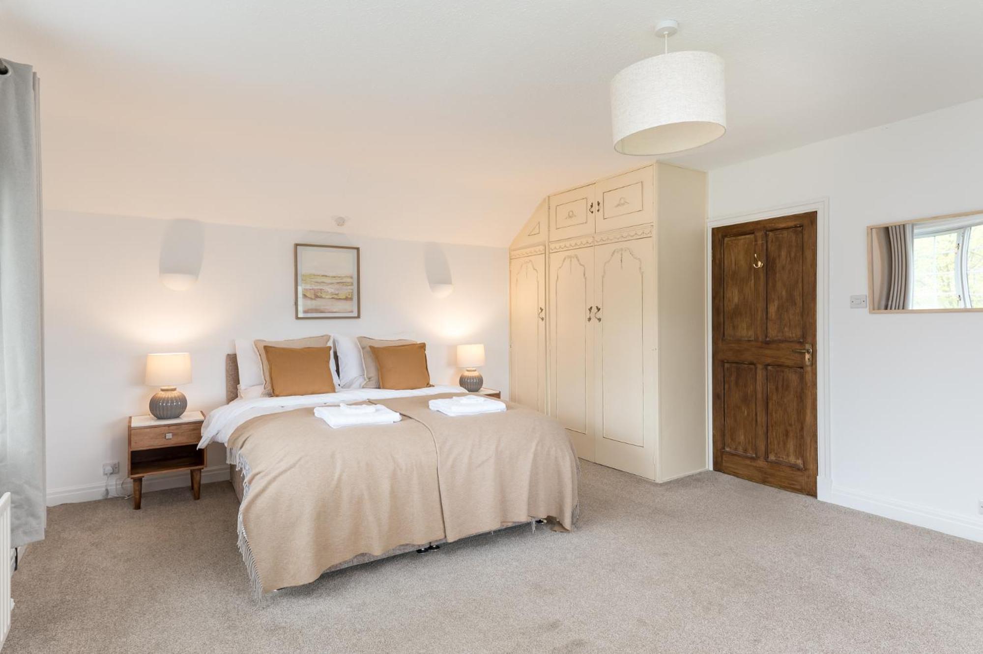 Central Malham Wellbeing Escape With Hot Tub Sleeps 8 ภายนอก รูปภาพ