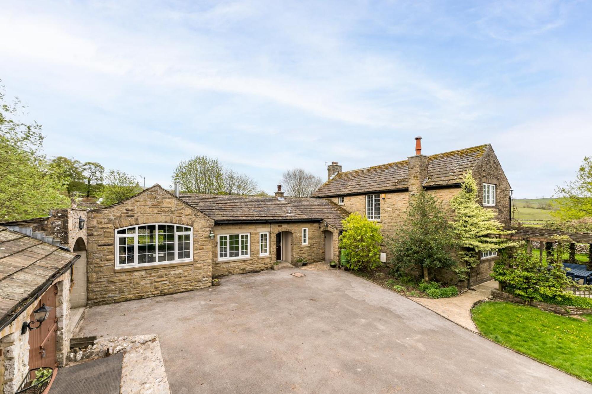Central Malham Wellbeing Escape With Hot Tub Sleeps 8 ภายนอก รูปภาพ