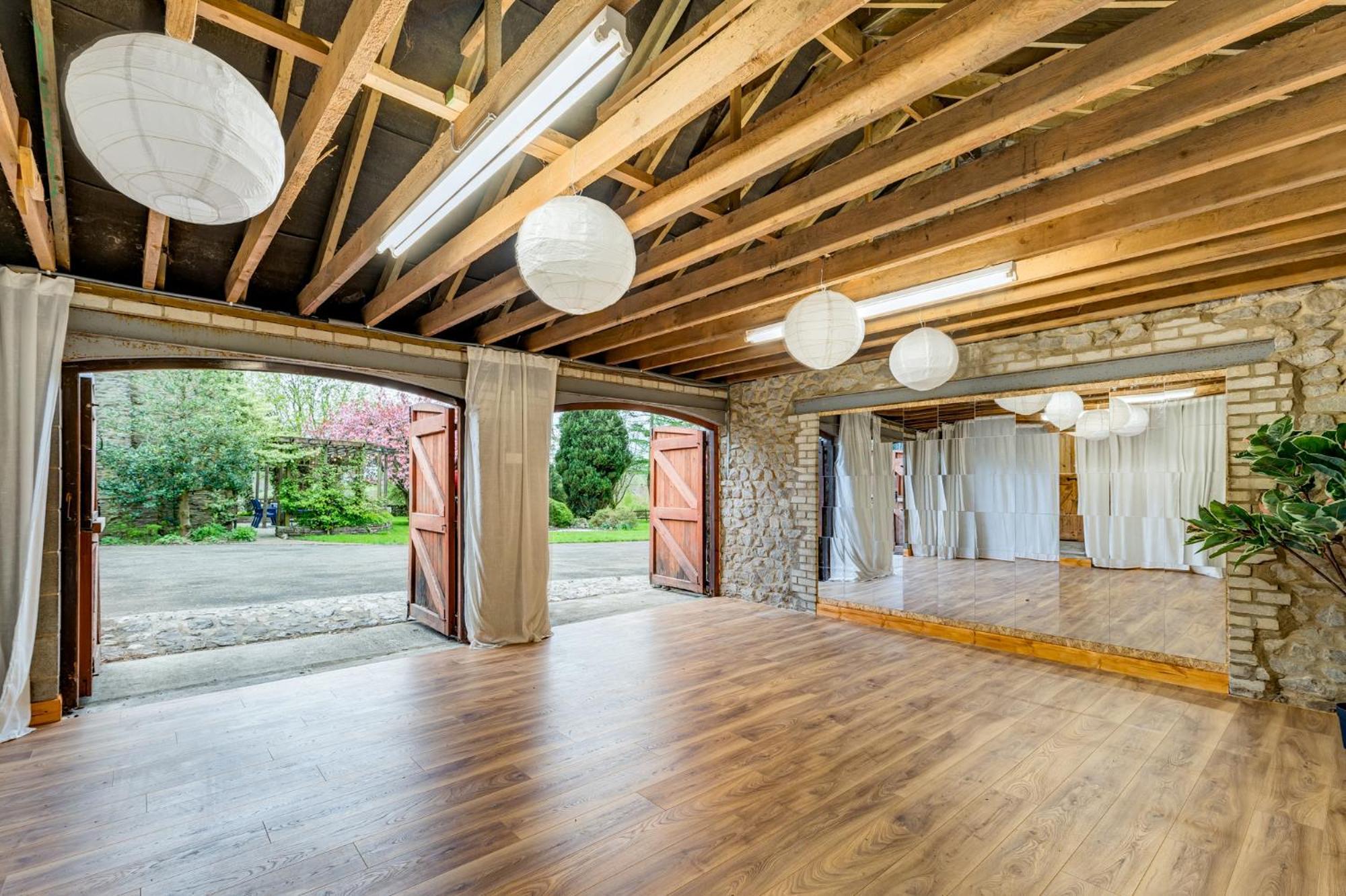 Central Malham Wellbeing Escape With Hot Tub Sleeps 8 ภายนอก รูปภาพ
