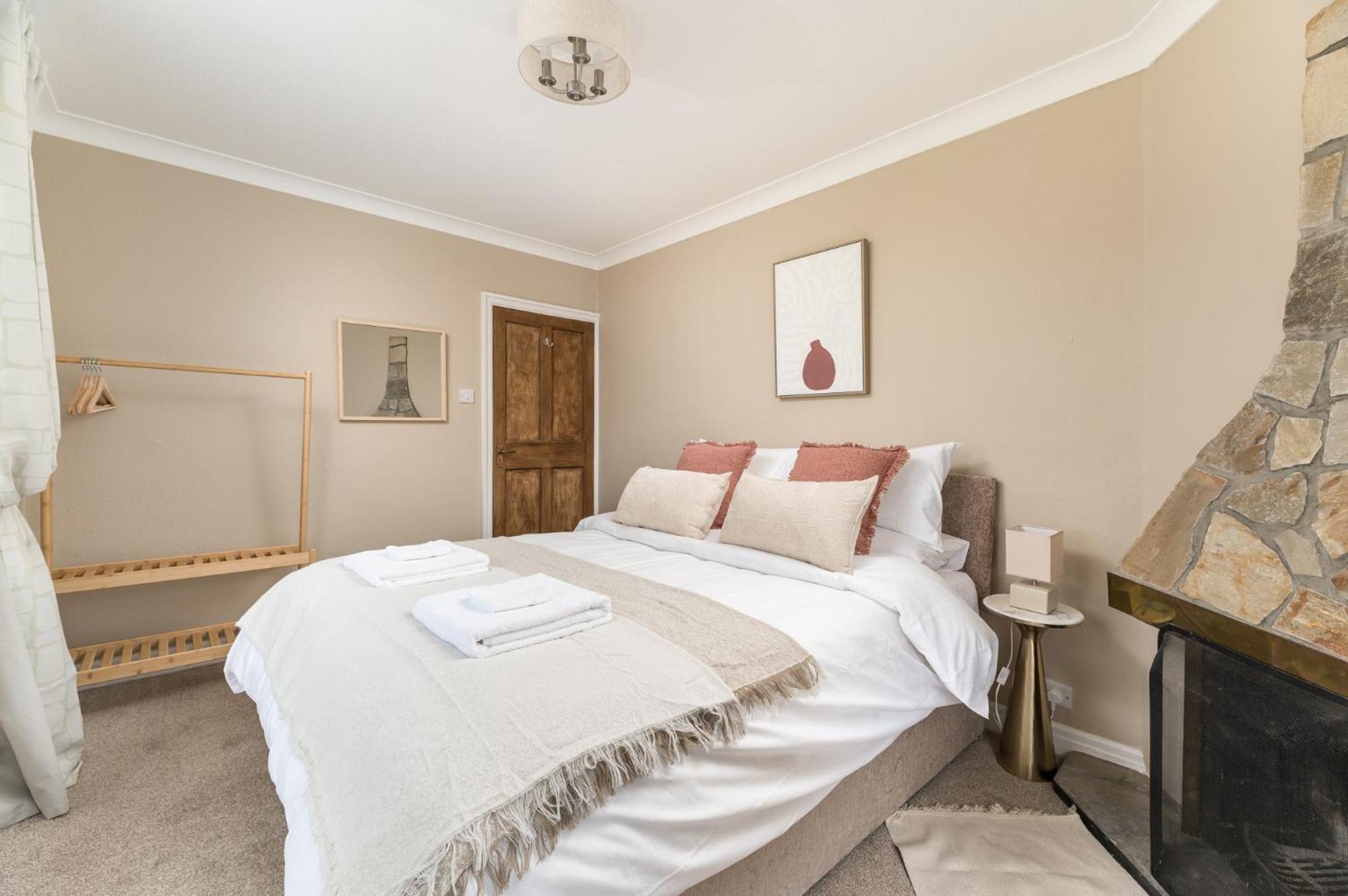 Central Malham Wellbeing Escape With Hot Tub Sleeps 8 ภายนอก รูปภาพ