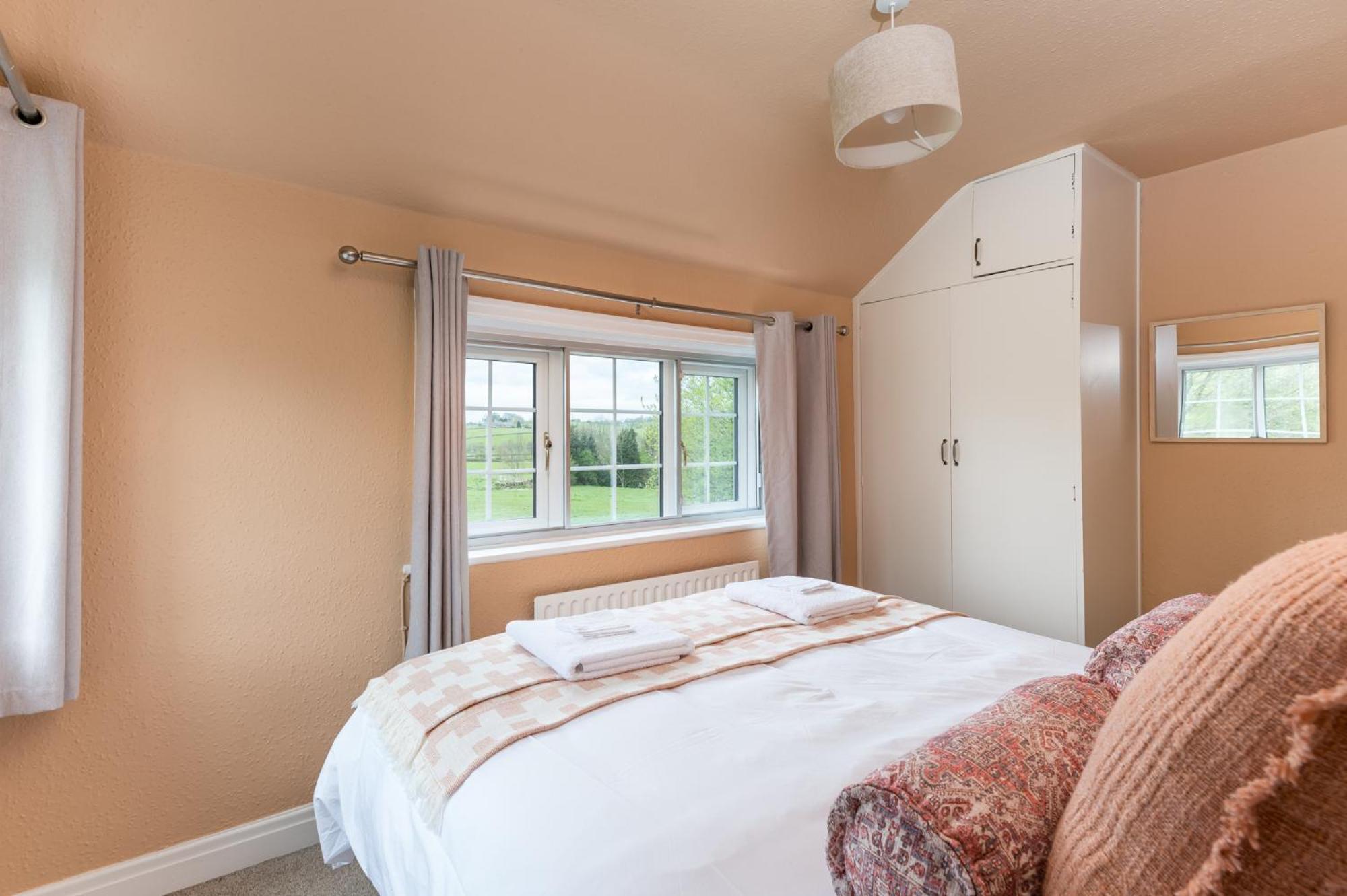 Central Malham Wellbeing Escape With Hot Tub Sleeps 8 ภายนอก รูปภาพ