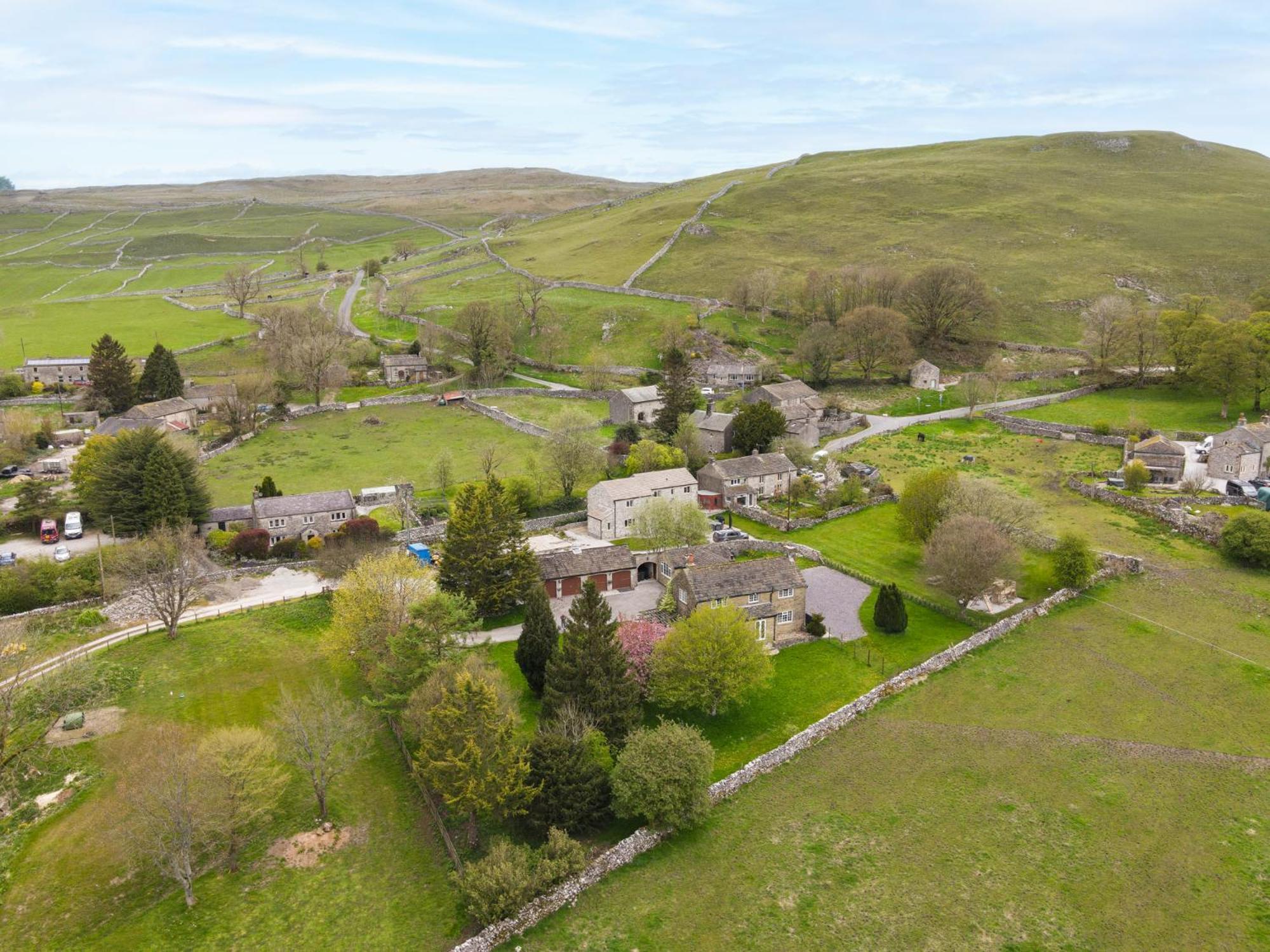 Central Malham Wellbeing Escape With Hot Tub Sleeps 8 ภายนอก รูปภาพ