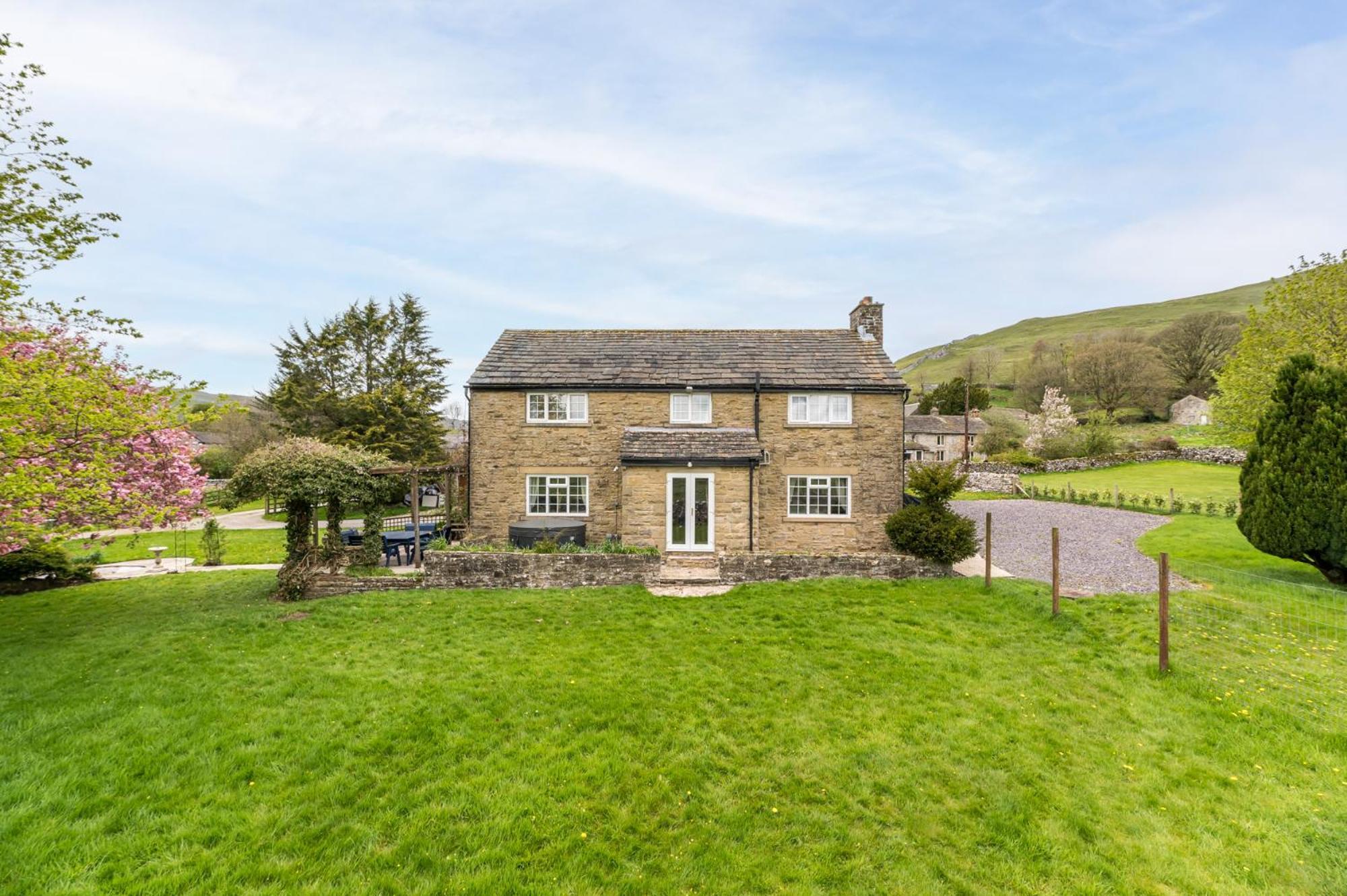 Central Malham Wellbeing Escape With Hot Tub Sleeps 8 ภายนอก รูปภาพ