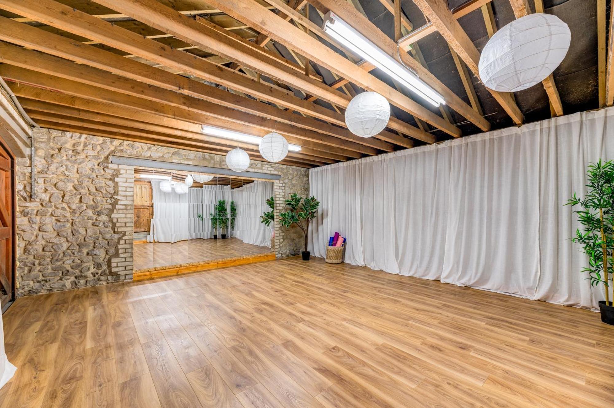 Central Malham Wellbeing Escape With Hot Tub Sleeps 8 ภายนอก รูปภาพ