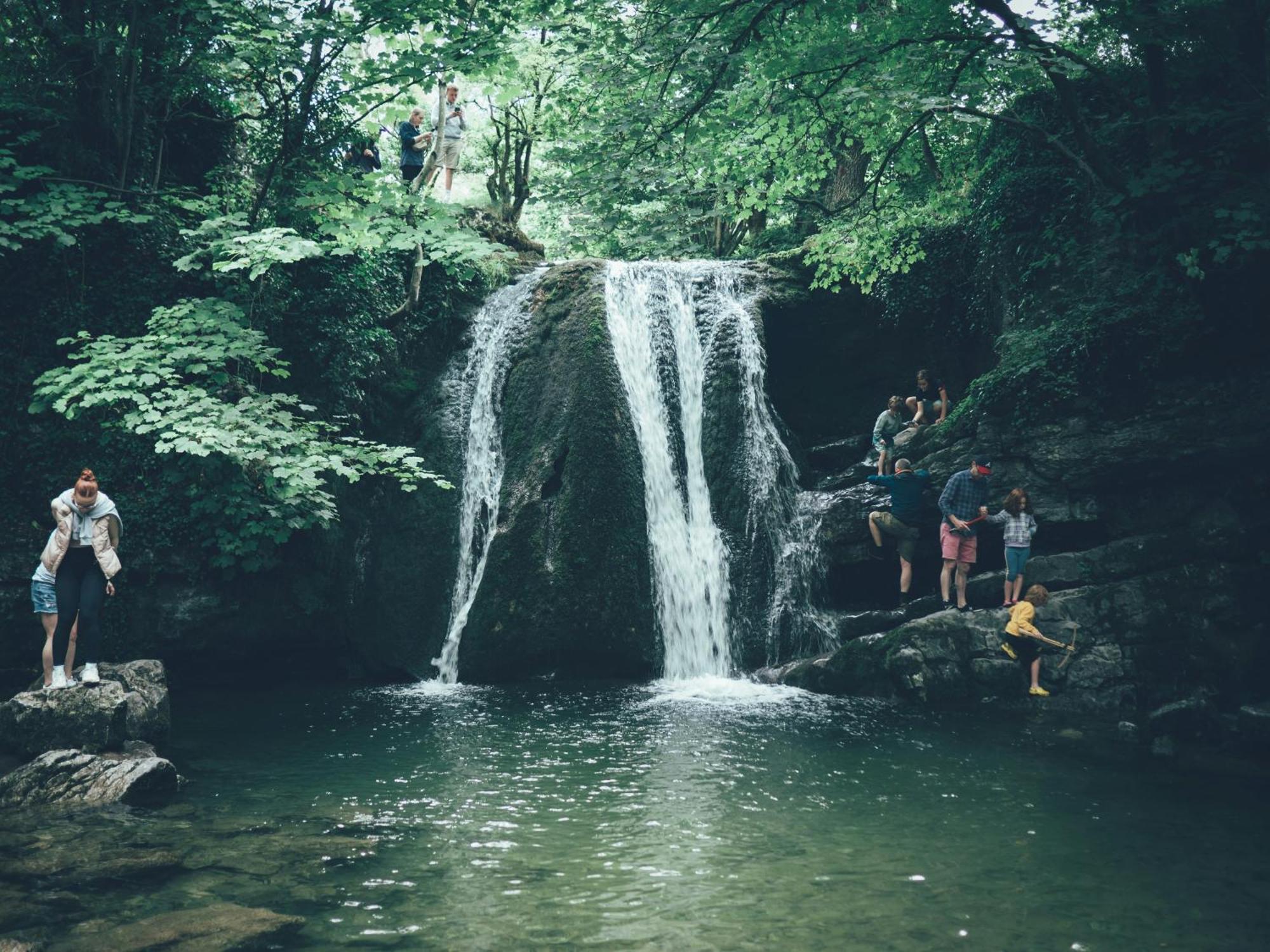Central Malham Wellbeing Escape With Hot Tub Sleeps 8 ภายนอก รูปภาพ